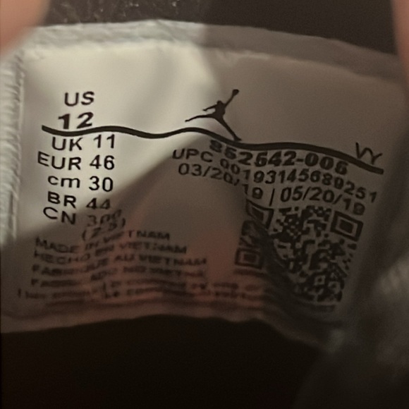 Nike Air Jordan sneakers 1Mid SE men size 12.  EUC like new - Picture 5 of 13